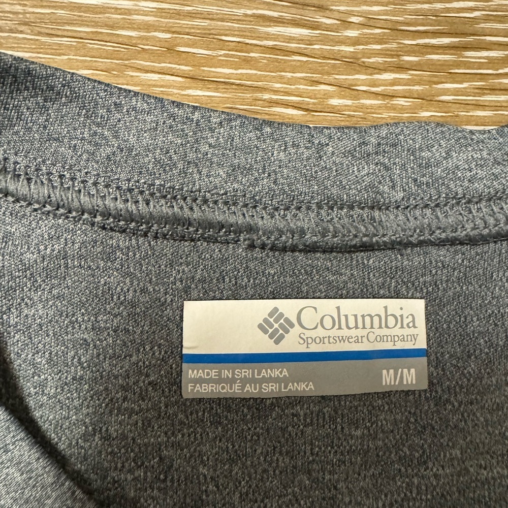 Gray Columbia Performance Fishing Gear Long Sleeve Men's Size‎ M Logo on Arm EUC - Picture 3 of 10